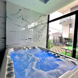 4* Hotel Luxmani &
