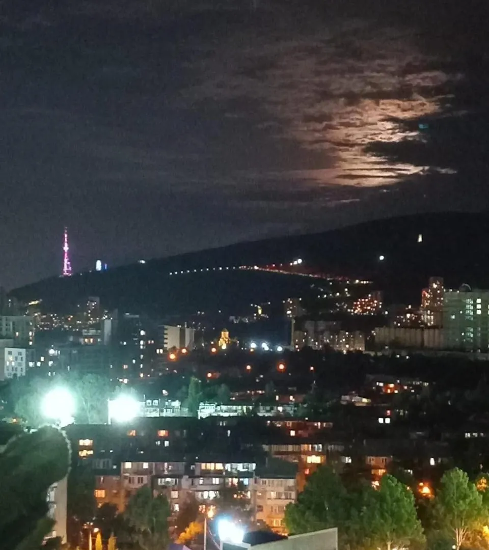 Tetris Building, Apartment In Piramida Tbilisi